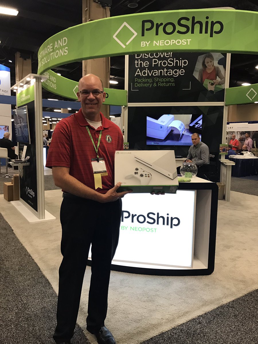 ProShipInc's tweet photo. Brad from @Lowes won our grand prize: Xbox One! Congrats! #PARCEL17 https://t.co/jL3w8rLaah