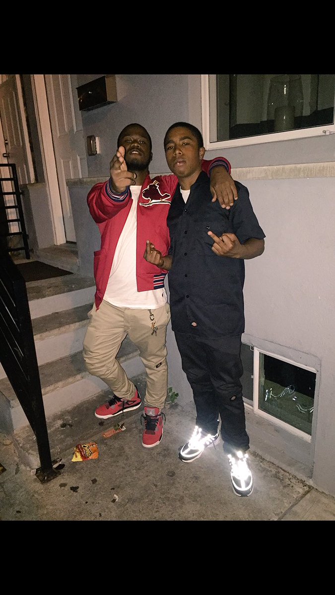 2realysn's tweet photo. #Blood💪🏾❤️ Love you lil bro🤘🏾 https://t.co/sAEc7ZDfTL