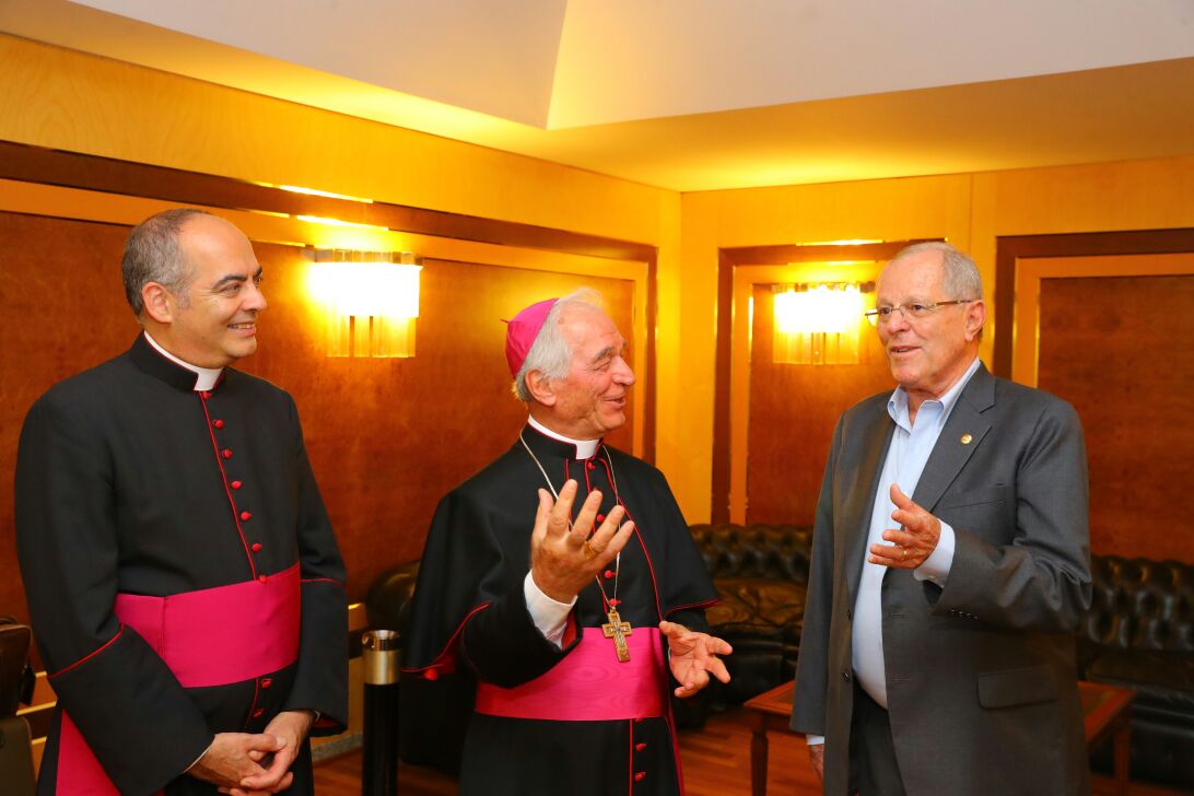 presidenciaperu's tweet photo. Presidente de la República llegó a Roma para sostener un encuentro con el #PapaFrancisco en el Vaticano.
#UnidosPorLaEsperanza https://t.co/31CZykojqi