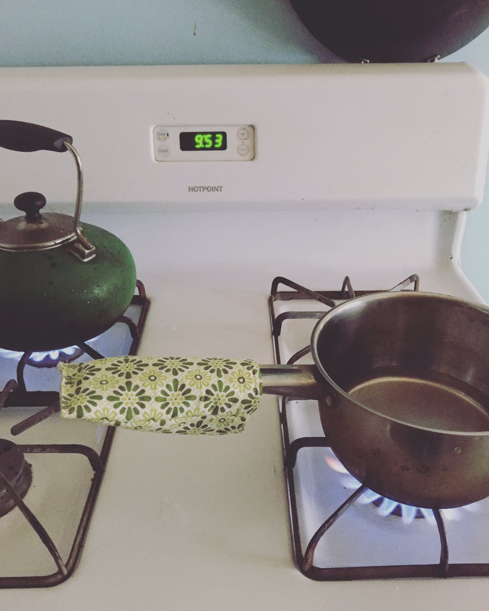 shannonhurley's tweet photo. Testing out my latest sewing creation! #artsandcrafts #sewing #sewingprojects #kitchen #kitchenideas #kitchencrafts #pothandlecovers https://t.co/oyOexvVjVl