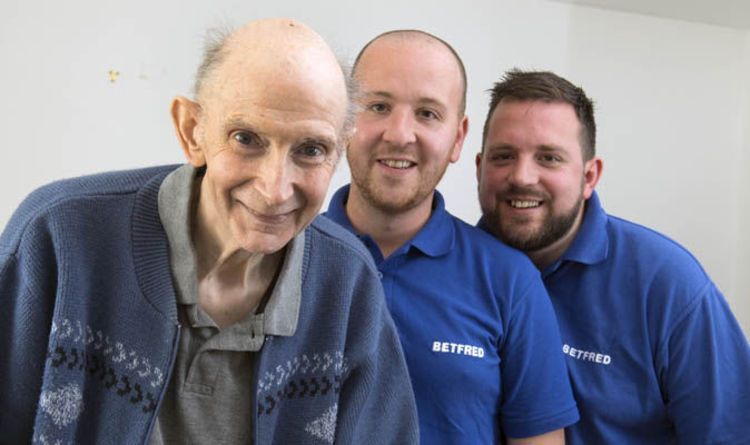 Bookie saves OAP life after noticing he hadn't placed his twice-daily £1 bet and now in national news <a href="/Daily_Express/">Daily Express</a> buff.ly/2fareSH