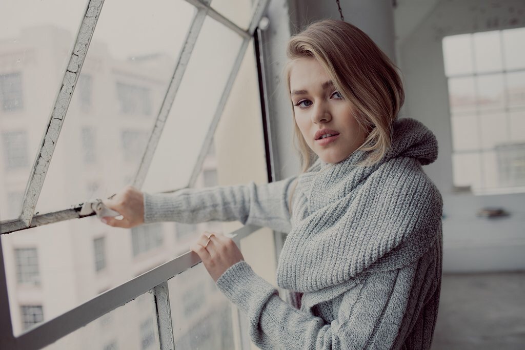 Bundle up for the fall. 
The Sadie Sweater: bit.ly/2xlp8sN
#ootd #sweaterweather