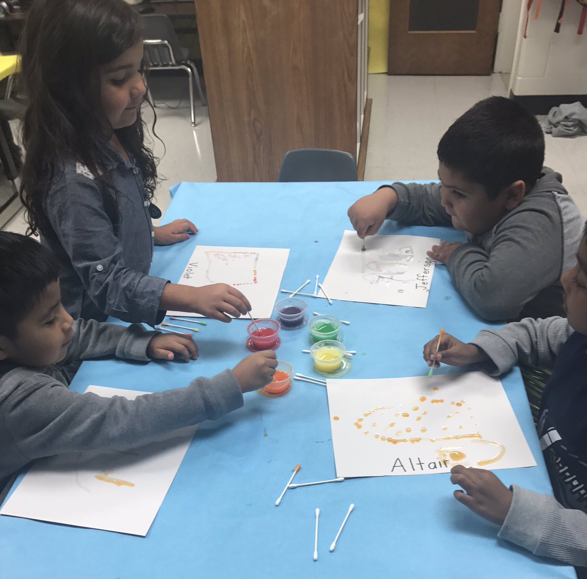 Miss_Silva123's tweet photo. We're using our sense of smell to help us paint today! https://t.co/GDAh2t1rYA