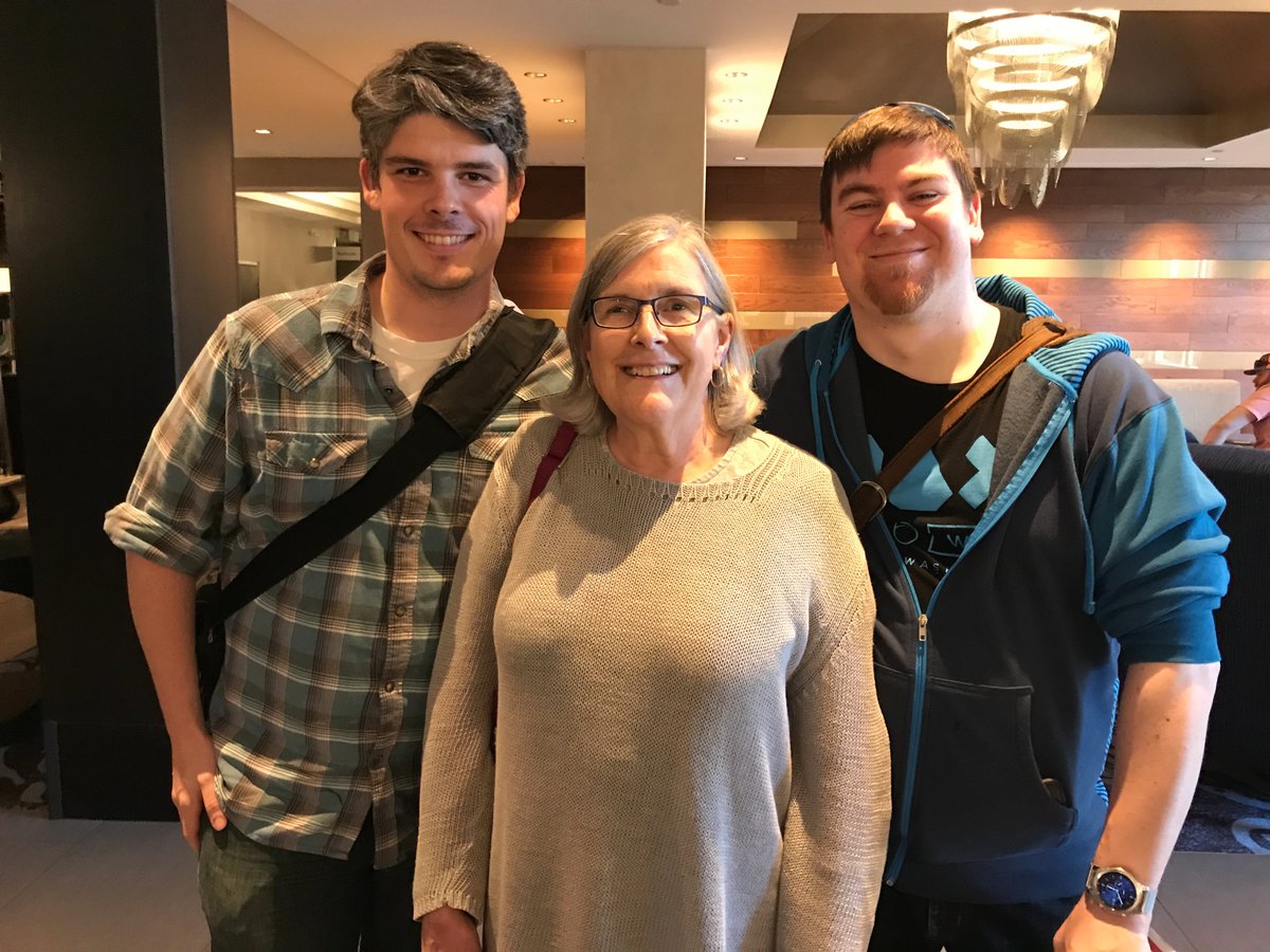 game2grow's tweet image. We had the pleasure of meeting @thelogicalwoman and talking about her therapeutic games. We even got a copy for us! a.co/fAwwJPA