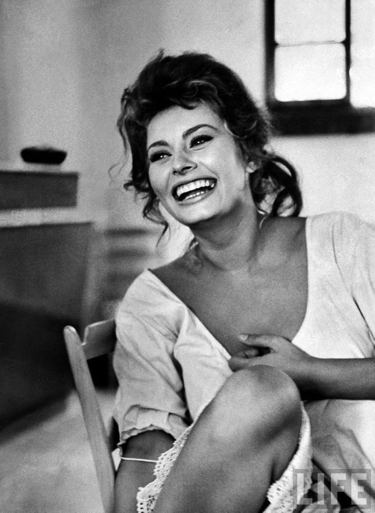 Happy Birthday to the luminous Sophia Loren. 