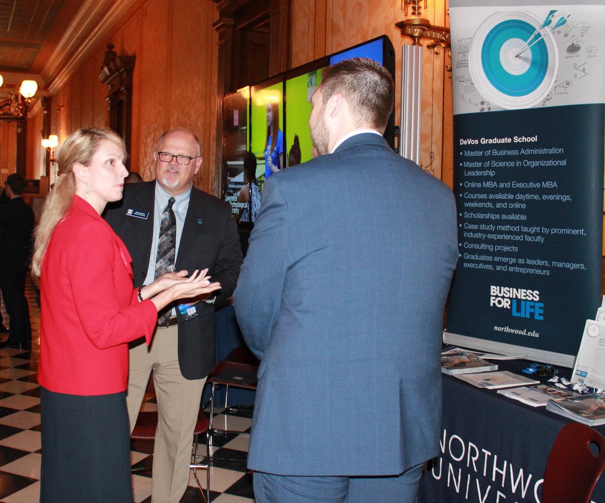 MICUMichigan's tweet photo. State Rep @JulieCalley spent some time with her alma mater today—@NorthwoodU—at the State Capitol! #MICU2017 https://t.co/PTT47uZ7Vw