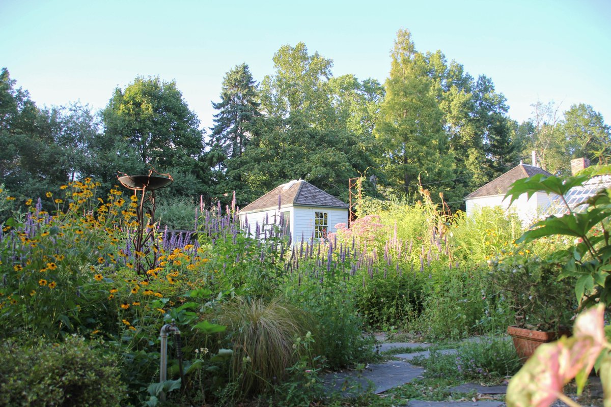 We are currently at #1! Keep voting for Blithewold! 
 10best.com…/travel/best-rhode-island-attraction/