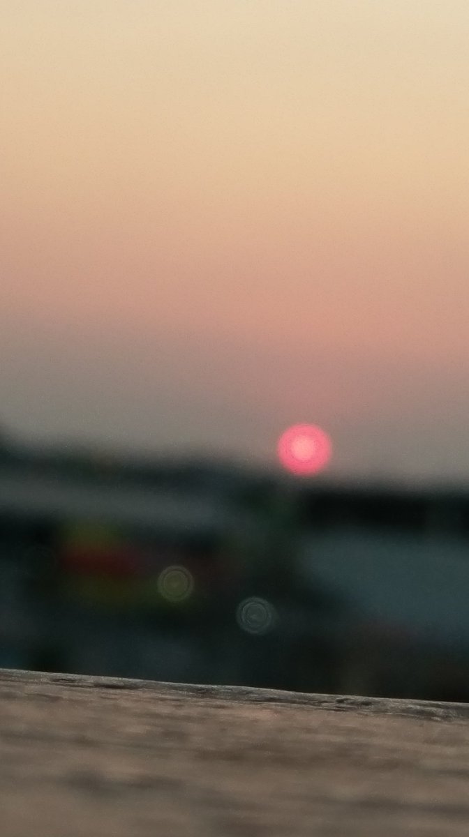 inyer_94's tweet photo. Bendito sol may #rojo https://t.co/HzVtVImHxI
