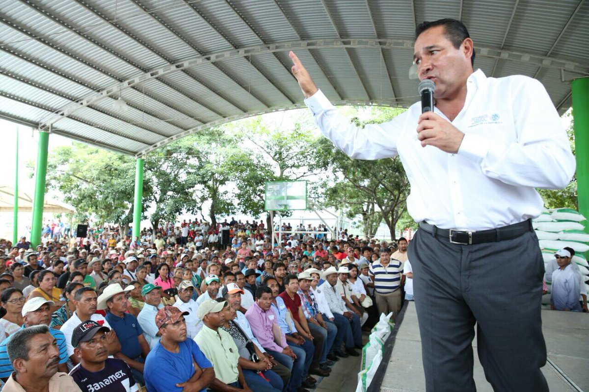 paula_hdz tweet picture