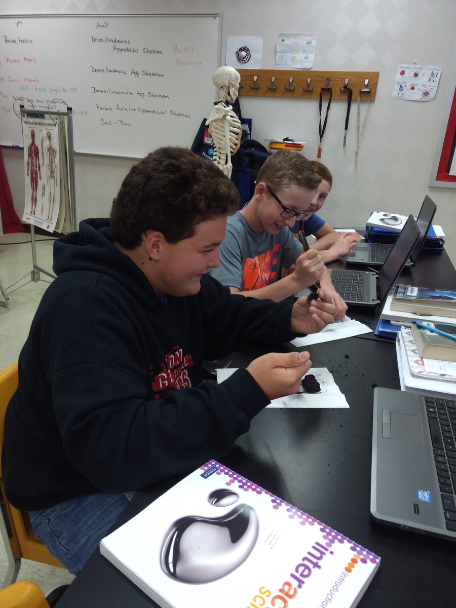 es_oshel's tweet photo. Metal or non, that is the question. #gopherscience #prairieproud https://t.co/71bz2l5kOl