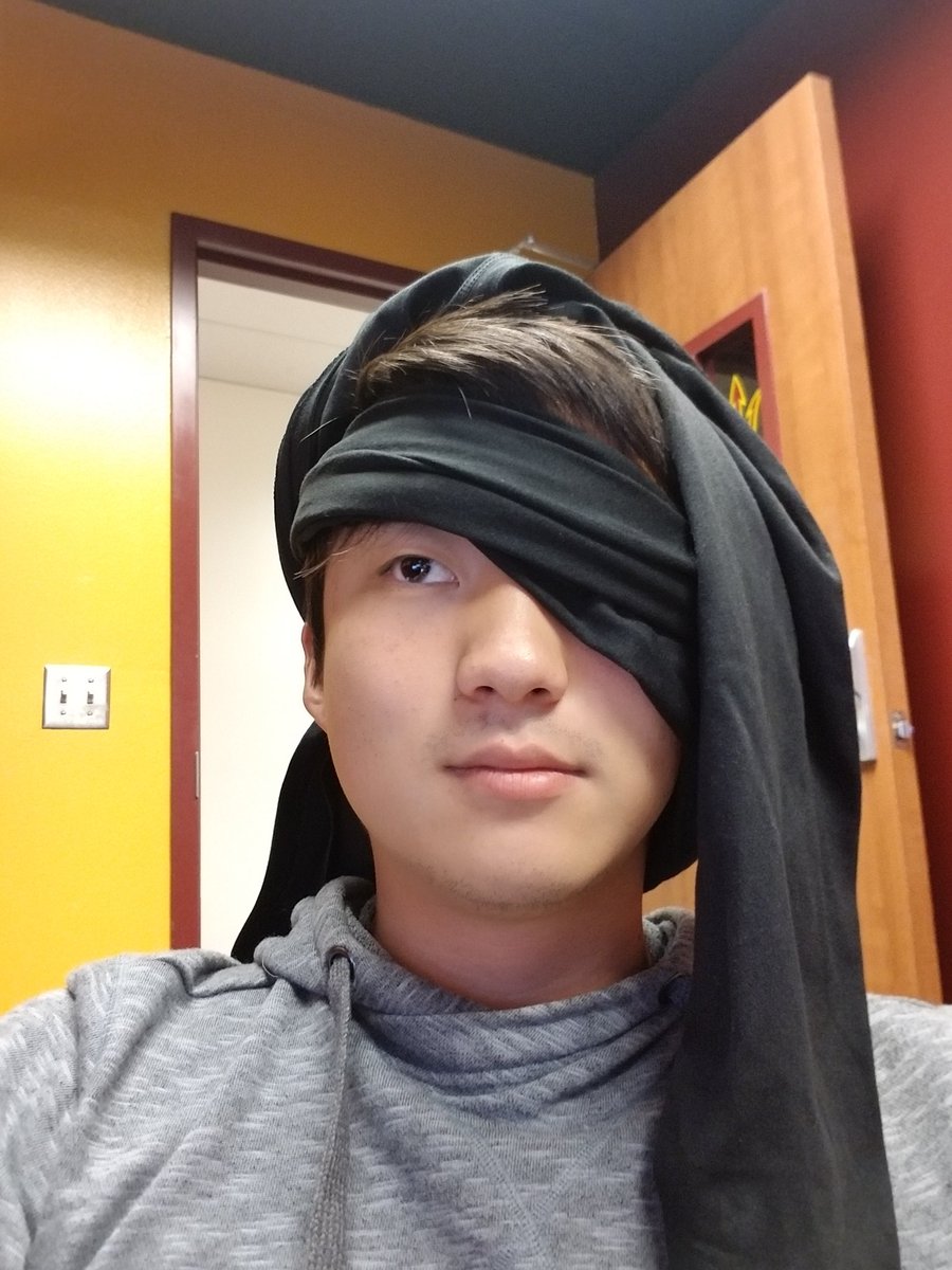 dakwon's tweet photo. My life is in shambles #ContactProbs  👀 https://t.co/8Q0BRCgqmI