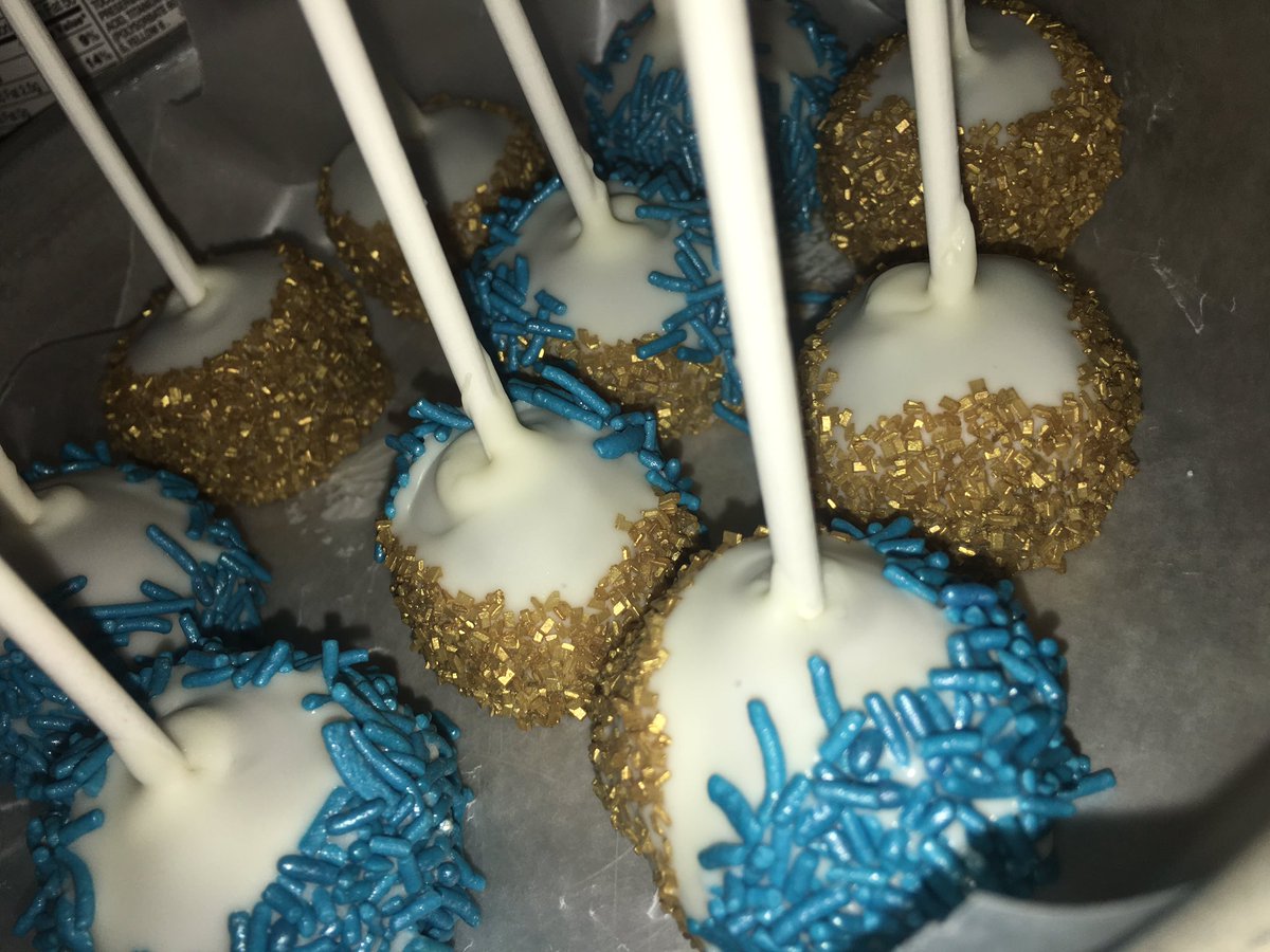 FaNcyVodka's tweet photo. #Candyapples #goldenapples #cakepops #Virginia #CHEFMJ https://t.co/GZhUO94CZ9
