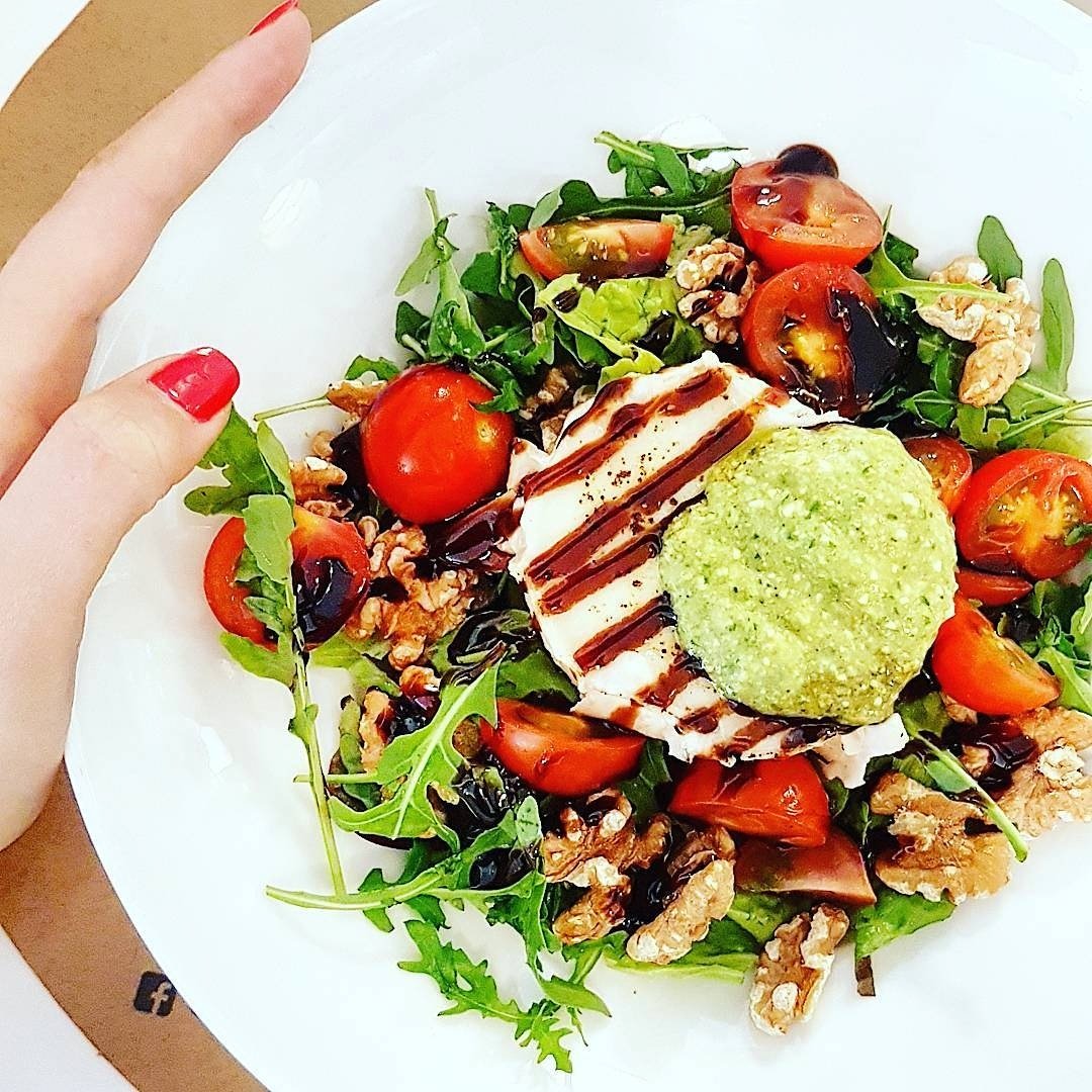 CircleCafe's tweet photo. Lunch goals... our goat's cheese salad 💚💚 📷 @momentumcoachingconsulting 💚💚 https://t.co/RJXIxOCqlo