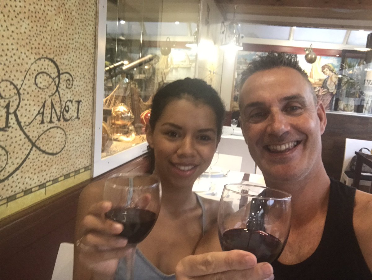 CesarCapitolio's tweet photo. Contigo todo es más bonito bebe.. te iloveo infinito @gisseelsexylove https://t.co/J8HSwe27FW