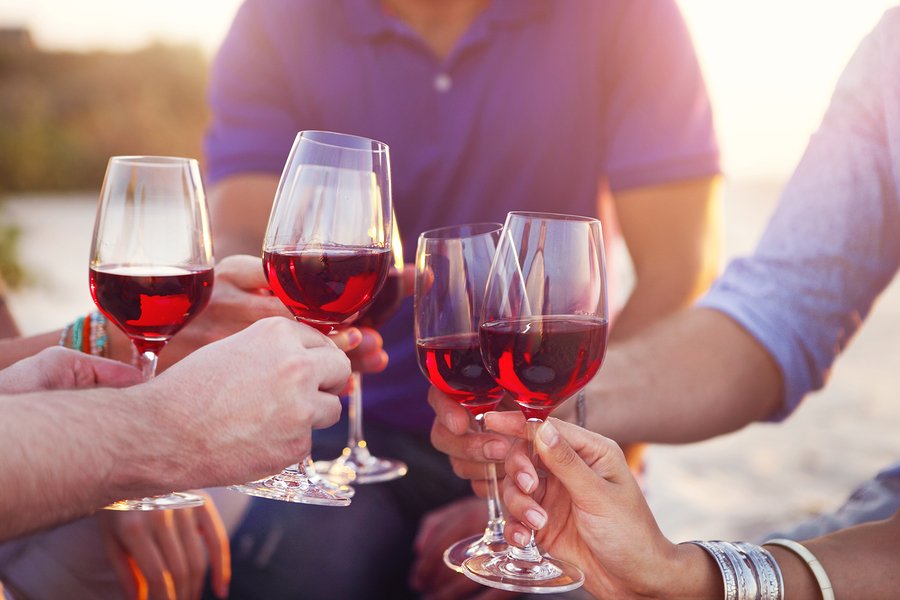 MunzingenCanada's tweet photo. Cheers to the great weather we have been having this week ! #WineWednesday https://t.co/UhGlP1gCXT #ComingSoon to #Ontario #winelovers https://t.co/Z6K5rkW2lA