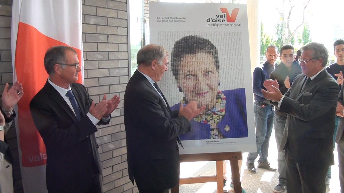 ClgSimoneVeil's tweet photo. Le portrait de Mme Simone Veil réalisé avec les photos des 450 élèves du collège #Inauguration @valdoise https://t.co/Y1DBj2ObQt