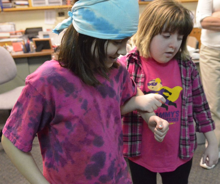 iloveps_org's tweet photo. "As a parent, you want your children to be happy and fit in." 
| Students learn to see blind classmate's obstacles – https://t.co/3q4Me36zbP https://t.co/Rv6gQpdizu