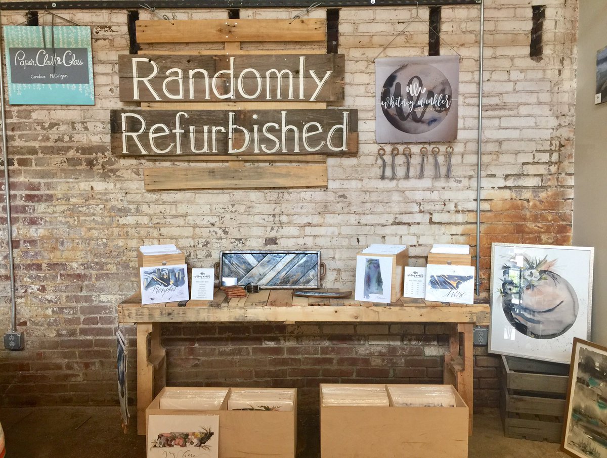 New pop up shop in Edge Alley. Filled with local artists and great gifts for any occasion. Come check it out! Shops are open 11-7! 🛍