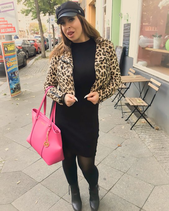 Hey meine Lieben, ab 22:00 Uhr k&ouml;nnt ihr mich vor Cam besuchen und ab 23:40 bin ich LIVE auf https://t<a href="/tag/porn"class="tags"><span>#porn</span></a><a href="/tag/barbie"class="tags"><span>#barbie</span></a><a href="/tag/fuckdoll"class="tags"><span>#fuckdoll</span></a><a href="/tag/bimbo"class="tags"><span>#bimbo</span></a><a href="/tag/implants"class="tags"><span>#implants</span></a><a href="/tag/humanbarbie"class="tags"><span>#humanbarbie</span></a>