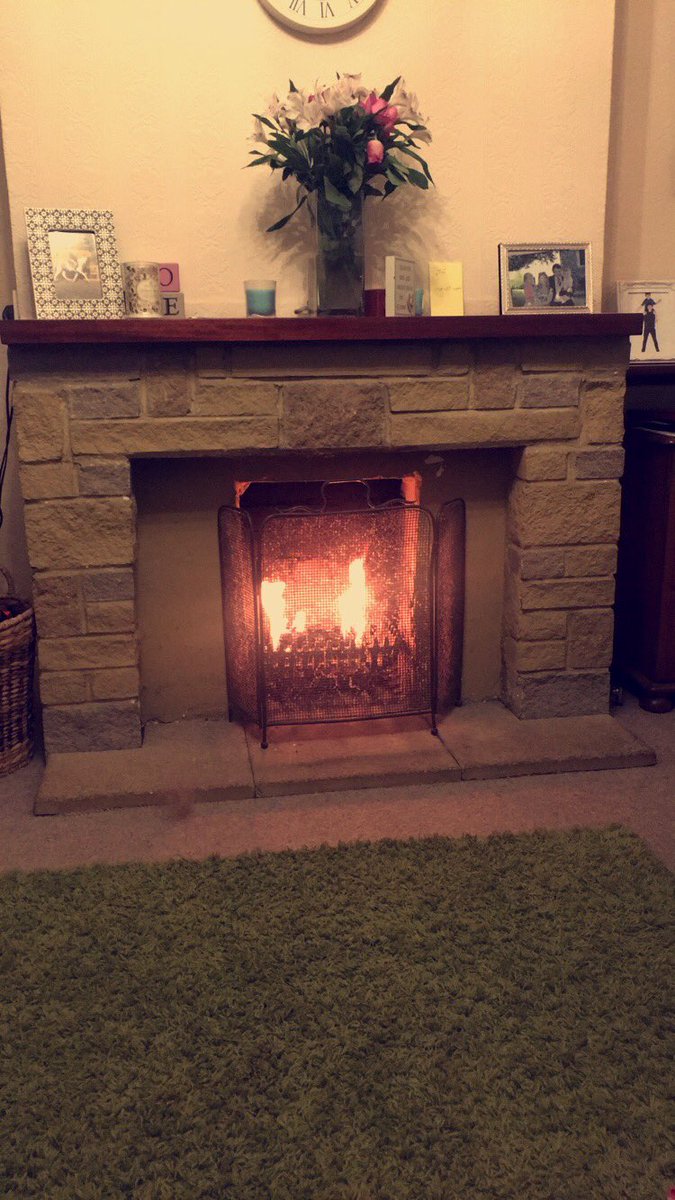 Kateskandyshop's tweet photo. Winters coming #cold #firegoing https://t.co/3ZgImrcajc