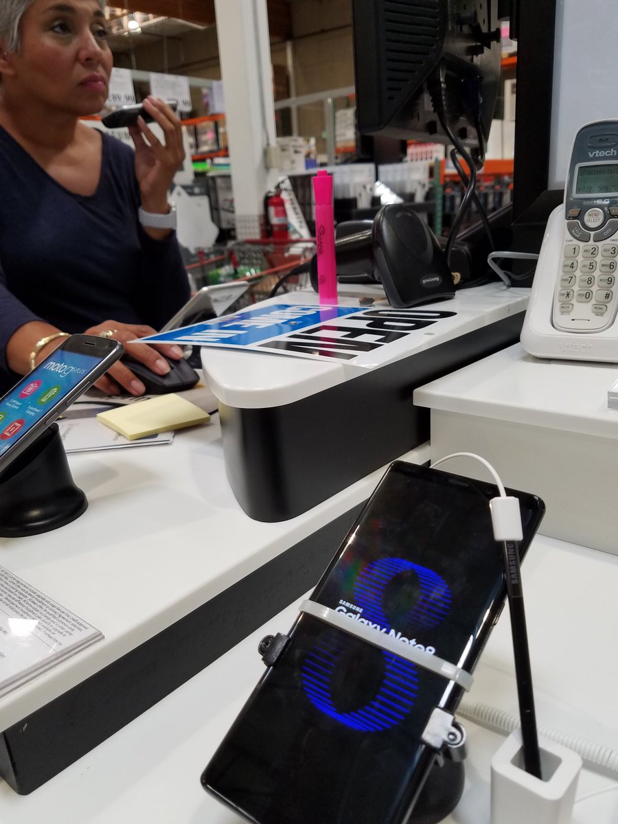 lisadefelice11's tweet photo. #SprintisGreatforNote8 Upset customer calling AT&amp;T to break up and join Sprint! https://t.co/ZqiL71atBd