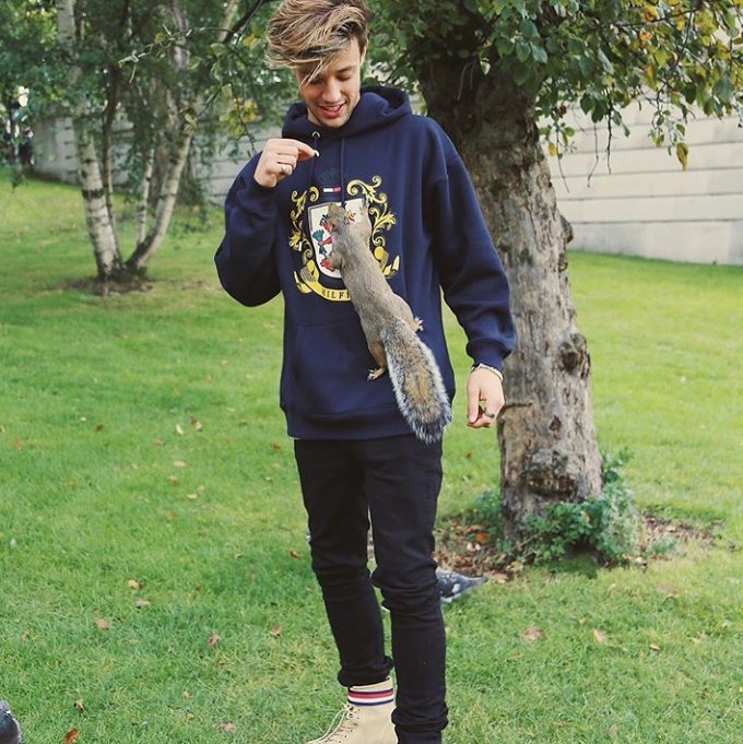 UpdatesDallasSp's tweet image. Cameron via Instagram (camerondallas)