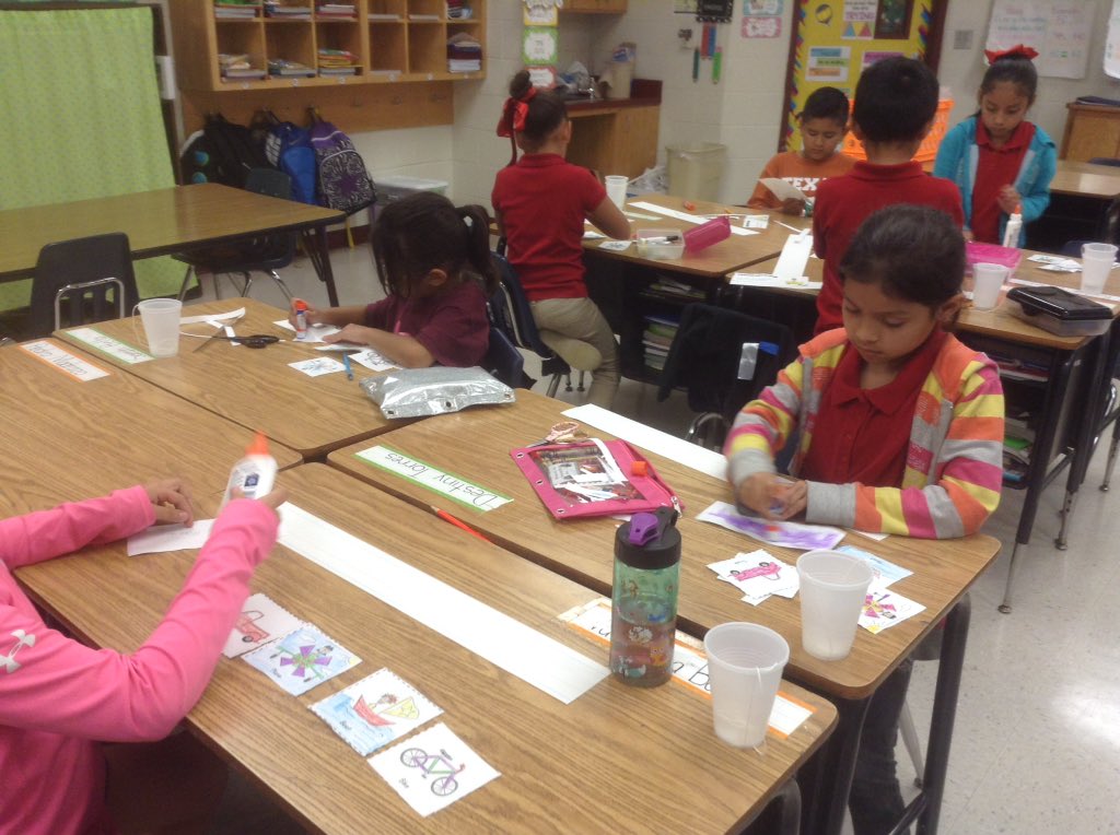 ahernandez308's tweet photo. Making writing fun through the Writing Academy. https://t.co/jAcBdQuQih