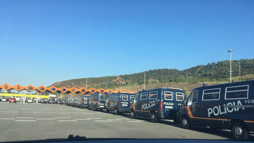 #ÚLTIMAHORA | La Generalitat calcula que con lo que la Policía Nacional ha pagado de peaje se podrán imprimir todas las papeletas de nuevo.