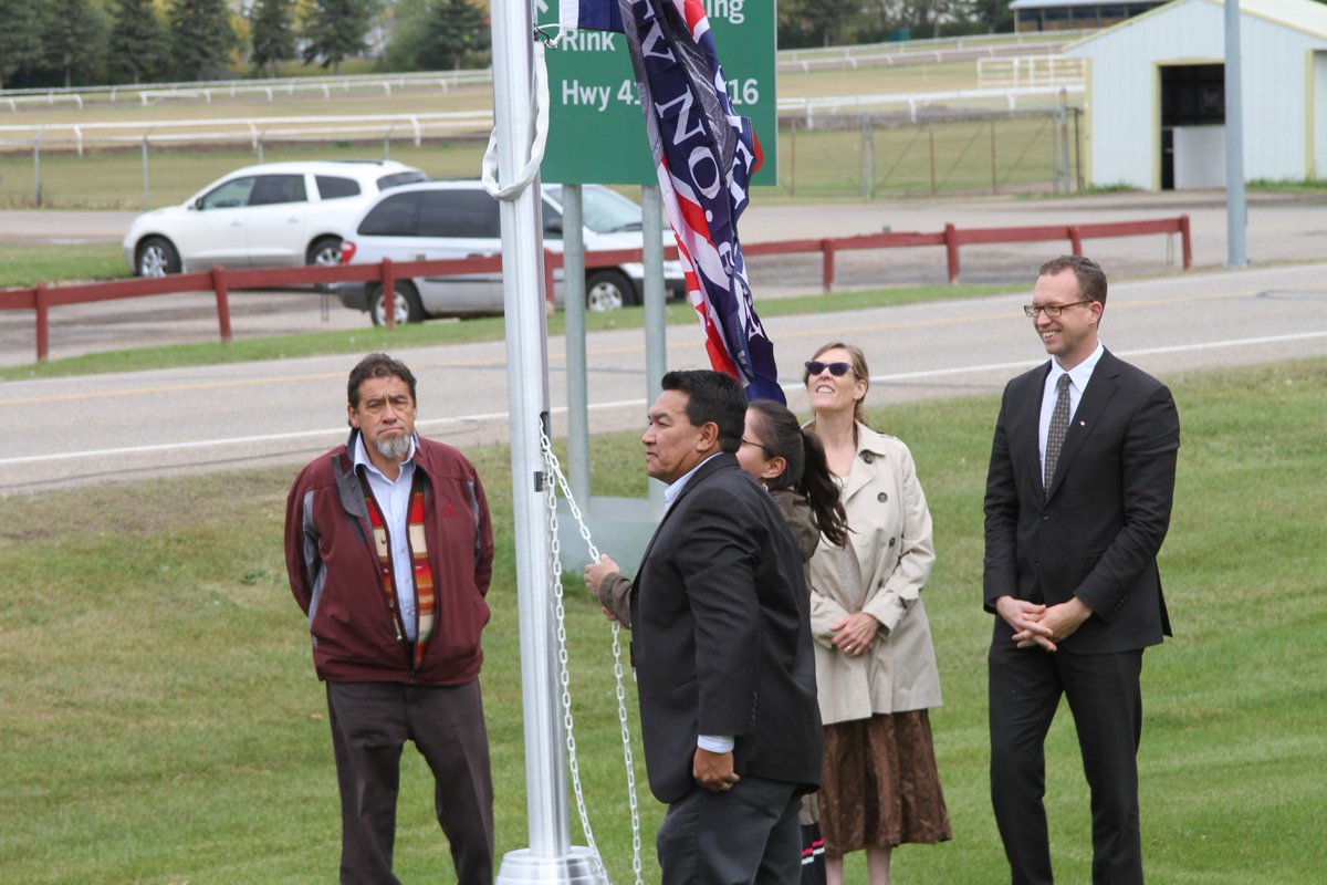 Treaty 6 and Métis flag raising for reconciliation ceremonies vermilionstandard.com/2017/09/20/fla… @LakelandCollege