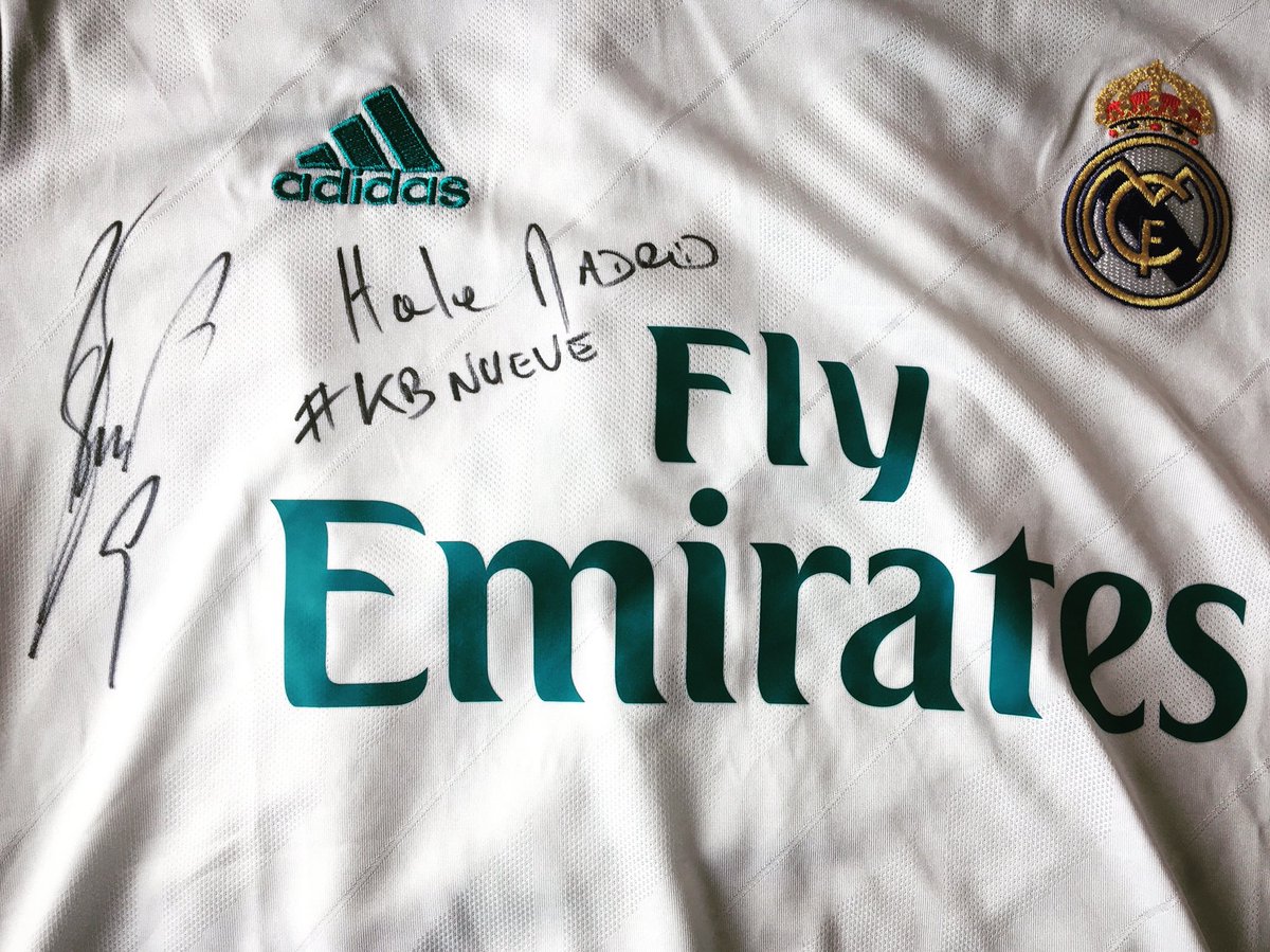 MarleneDMaria's tweet image. Il vient de prolonger au Real Madrid et son maillot sera mis aux enchères au profit de l’association @MarleneDMaria ! Merci @Benzema ! 💝