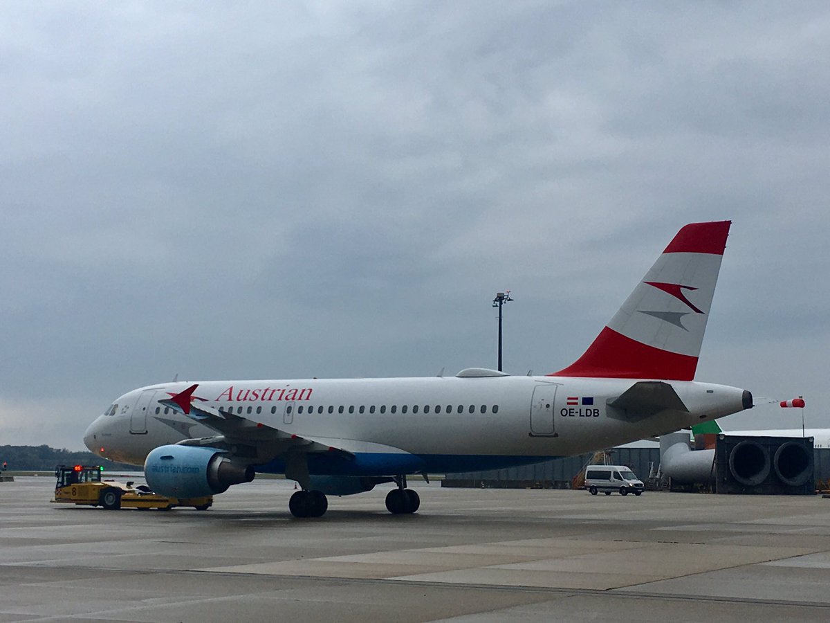 ClintPHenderson's tweet photo. Behind the scenes at with Austrian at Vienna airport. #SMD8 #megado https://t.co/ChvY4buKp9