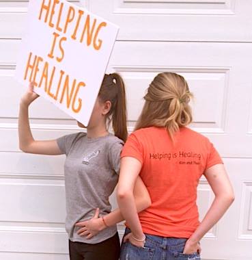 Timeraiser's tweet photo. "Helping is Healing" - Wise words (and cool shirts) from @BreakingFreeFdn - meet #BFF + learn more about the cause at #Timeraiser150 #YYC https://t.co/0fhsXRSWaB