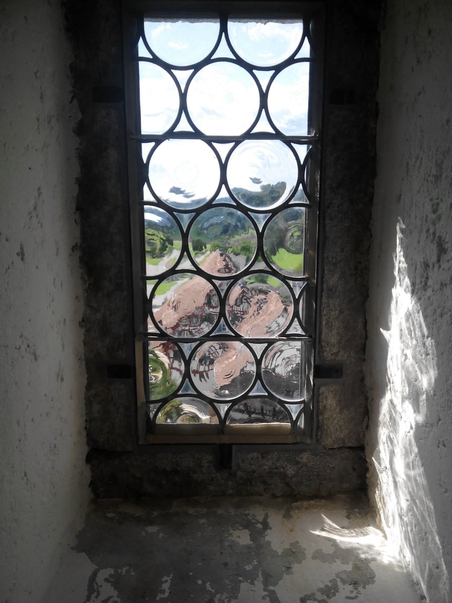 GlasmalChristen's tweet photo. #Reparatur von Mondscheiben- #Verglasung im #Kirchturm der #Ref. #Kirche #Rafz. Auftrag kam durch die #Empfehlung von @KettnerGlas 
Merci 😄 https://t.co/qbf5VFfcdv
