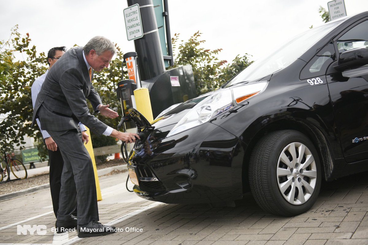 nycgov's tweet photo. Leading the Charge: @NYCMayor announces fast-charging EV hubs in all 5 boroughs: https://t.co/BZoLmUeJDA
#ClimateWeek2017 https://t.co/SoxI9oGSnV