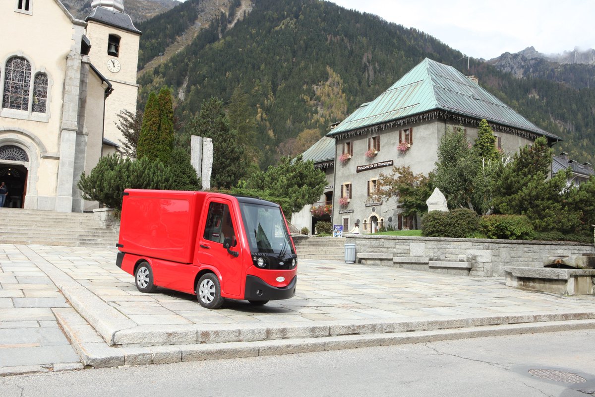 Metro is perfect for city deliveries,street vending,and maintenance crews! Know more about Metro: Cenntroauto.com
