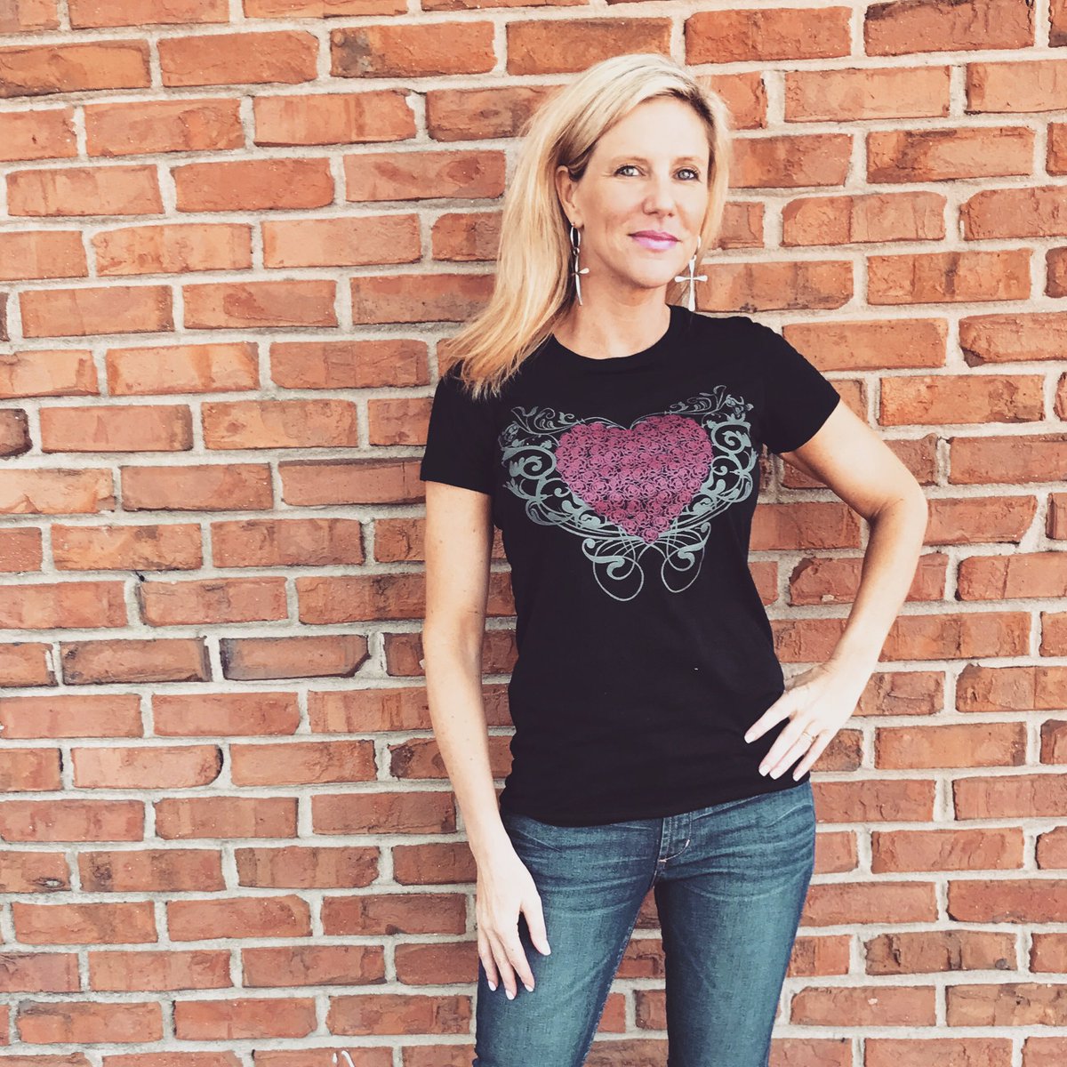 ShirtsThatGive's tweet photo. Heart of Roses Tee! 65 Roses in the heart. Benefiting Cystic Fibrosis #curecf https://t.co/DQEZXKEeKV