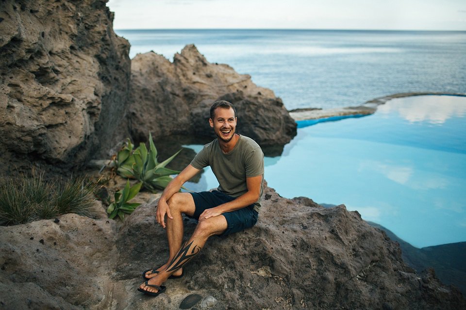 Conheça a famíia que esculpiu a piscina de casa à mão nos Açores. E você pode se hospedar lá. abnb.co/NYTAzoresBR

#NotYetTrending