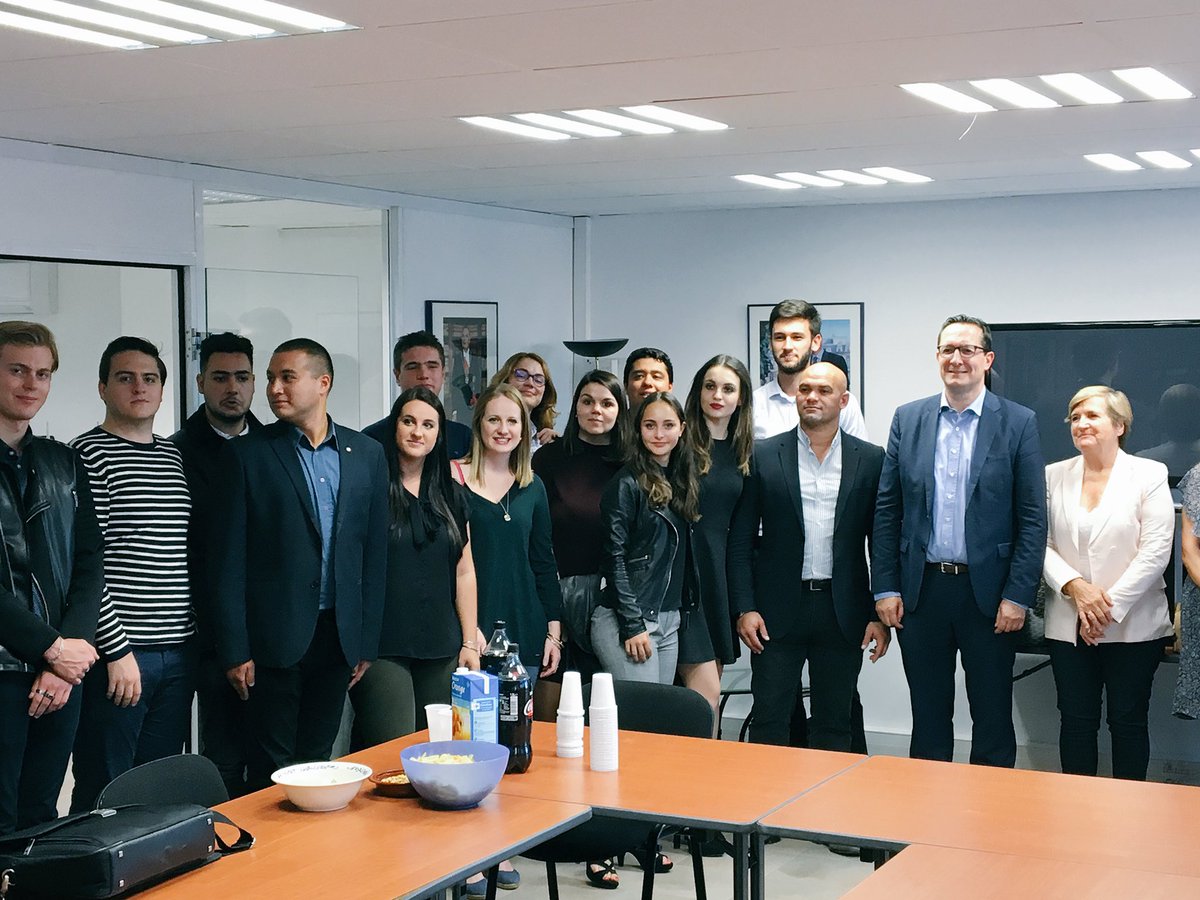 AntoineEsc's tweet photo. C'est la rentrée pour les  @jeunesrep34 🇫🇷! Maintenant au travail pour notre département !👊 https://t.co/AWwh3RDMjp