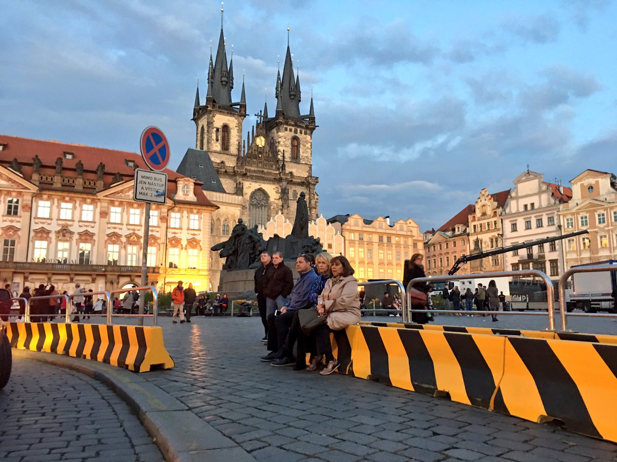 janekrubes's tweet photo. A komu tím prospějete? https://t.co/6gZMviJoh3