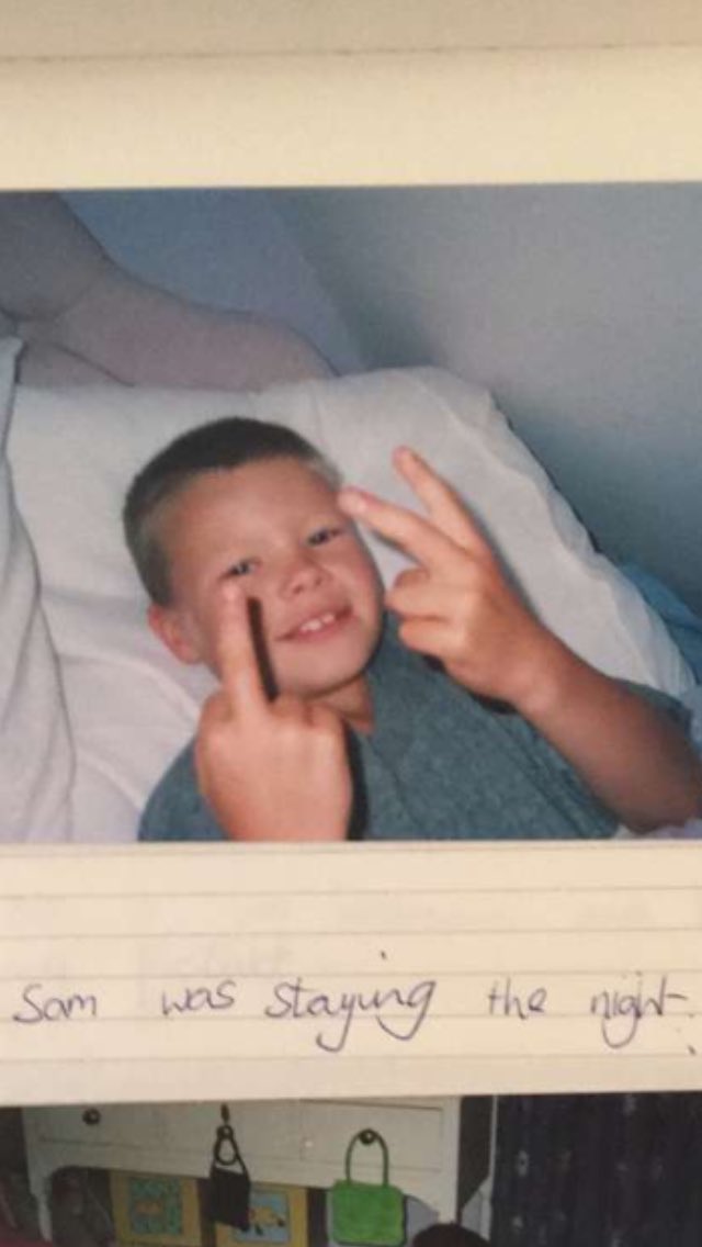 SamuelCoad's tweet photo. Throwing the V's from 6 years old, baddest boy in the land 🖕🏼😂 https://t.co/Pb99yopLVr