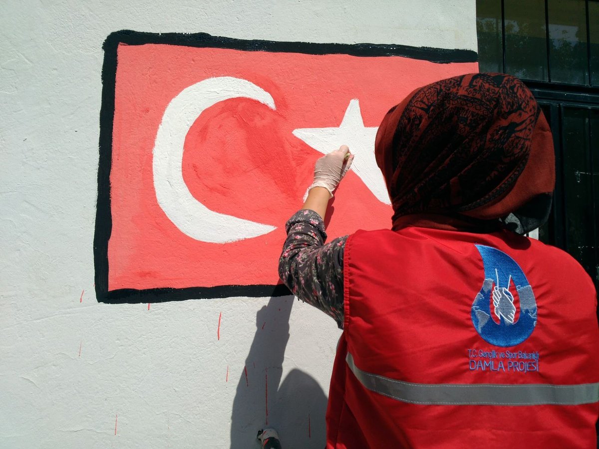 karamandamlaa's tweet photo. GRUP LARENDE
Memleket isterim 
Ne başta dert, ne gönülde hasret olsun; 
Kardeş kavgasına bir nihayet olsun.
Memleket isterim Yaşamak... https://t.co/P2sAwL0KSt