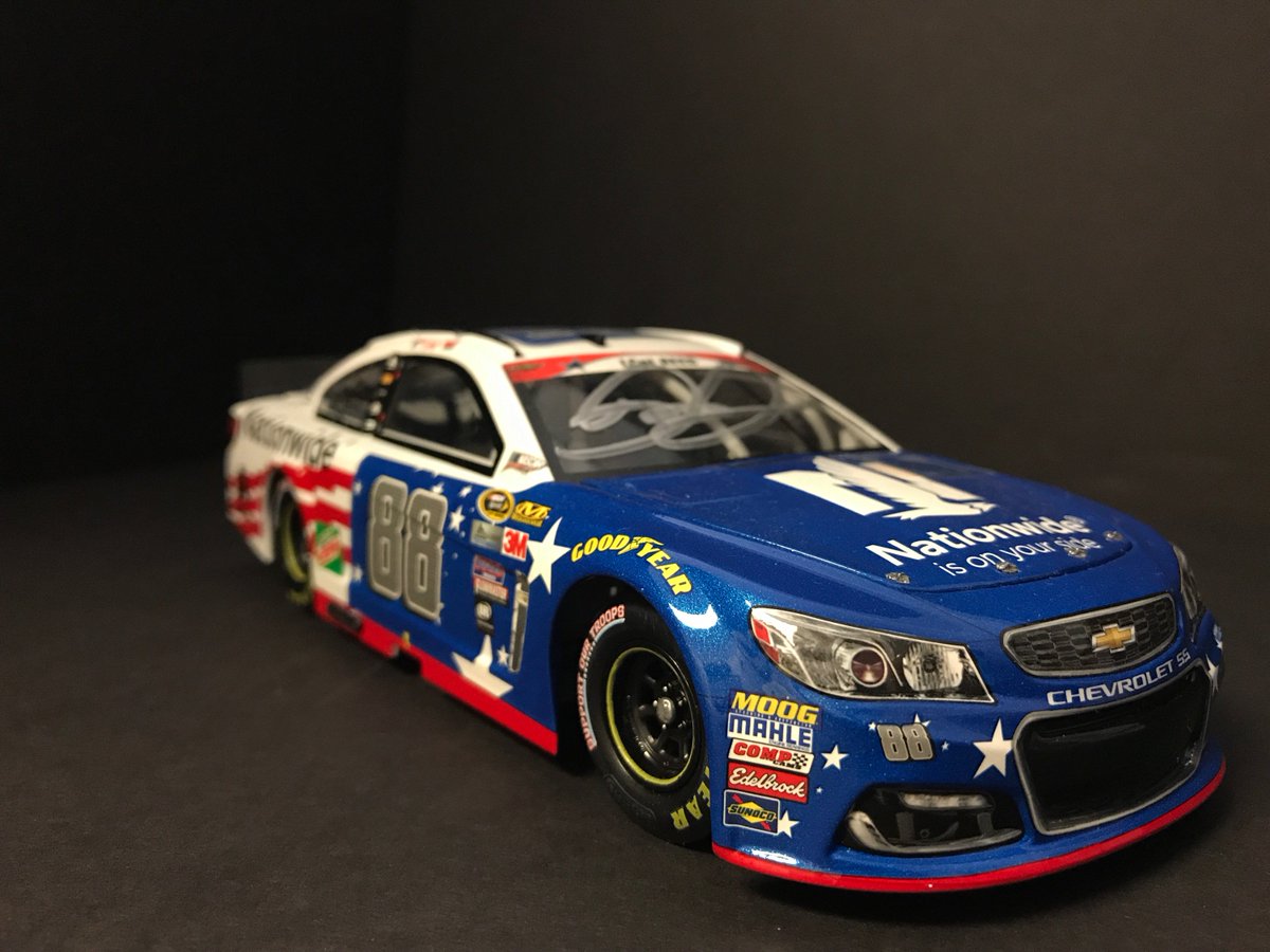 NW_Sports's tweet image. RT by tomorrow at 11AM ET &amp;amp;1 lucky fan will have a chance to win a @DaleJr signed &apos;16 🇺🇸🚙 die cast. Vote for the 🇺🇸: pickthe88paintscheme.com
