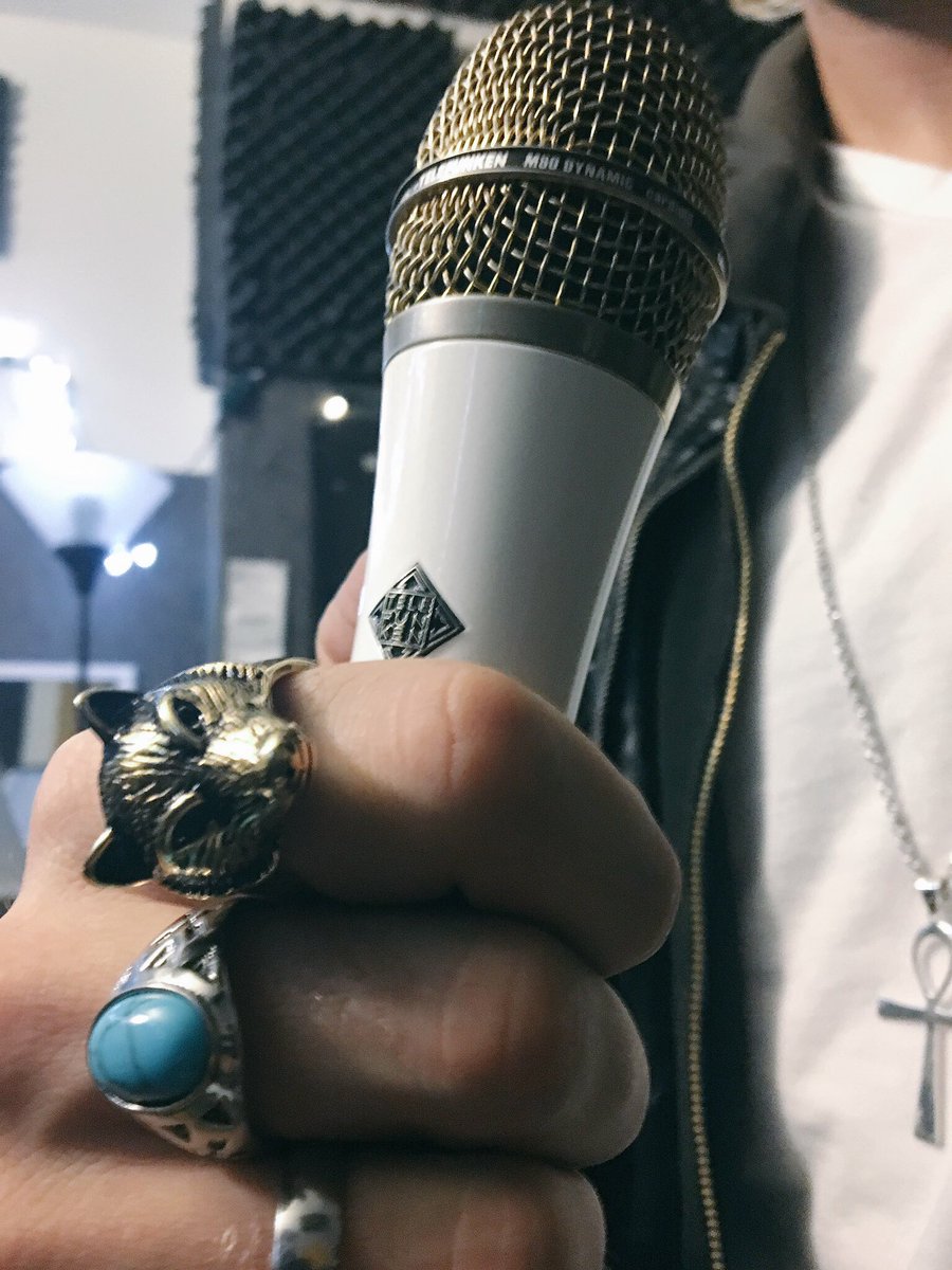 Austin_OnFire's tweet photo. Making some sweet noises tonight w/ @ZombieNicholas @Jake_Jones93 &amp; @buttchinface #goldnwolf https://t.co/MSuQcAQeB5
