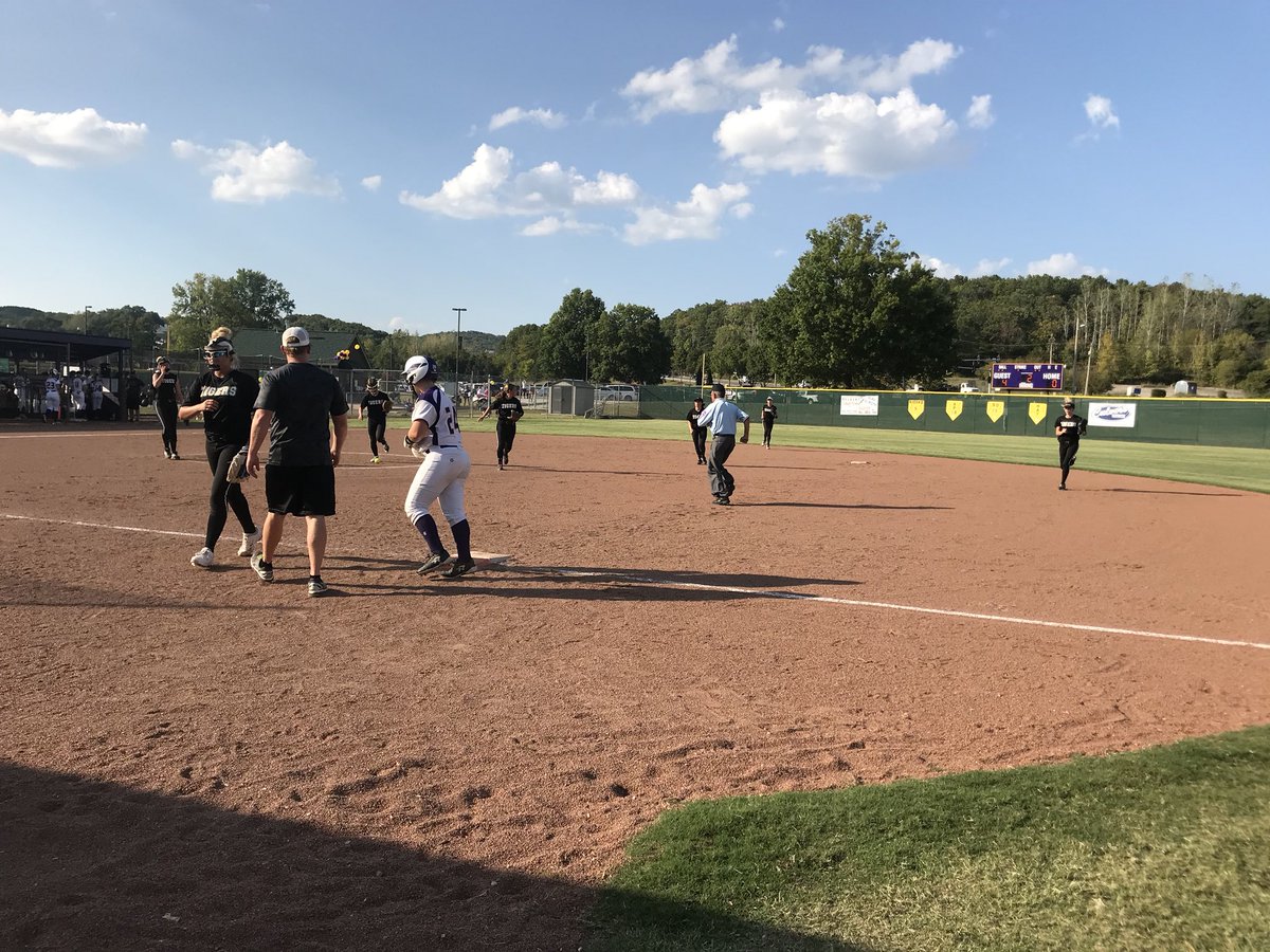RossBullington's tweet image. @oakvarsoftball @OHS_Tigers #SolidDefense keeps the #GoTigers in the lead 4-0 after 2 #msdr9