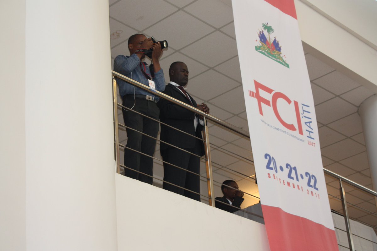 lorfilsraouljr's tweet photo. Belle présence médiatique pour le jour 1 du Forum sur la Compétitivité et l'Investissement (FCI) en Haiti. #FCI2017 #Haiti #Economie https://t.co/C9woUTjcHN