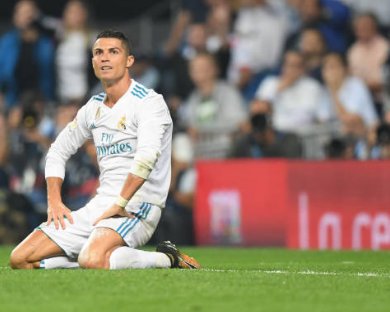 elchiringuitotv's tweet photo. ¡FINAL! El Betis ASALTA el Bernabéu y VENCE por la mínima al Real Madrid (0-1). ¡Todo a las 0:03h en #ElChiringuitoDeMega! https://t.co/Dxn844yqGg