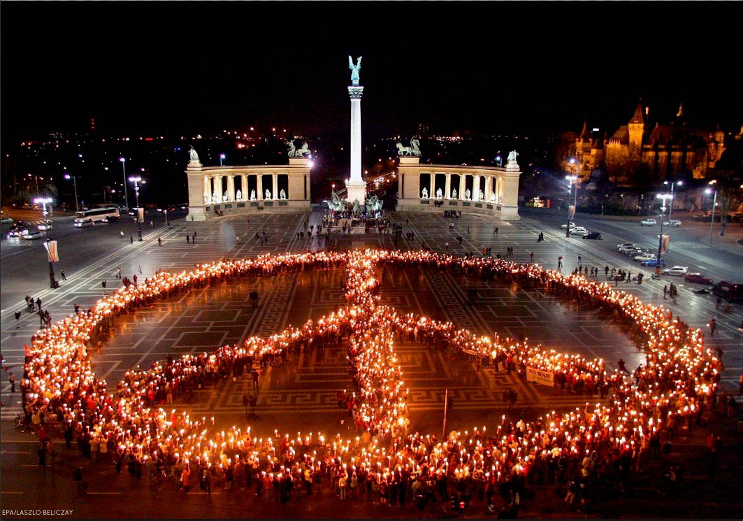 UNHumanRights's tweet image. #IntlDayofPeace:UN Independent Expert @Alfreddezayas calls on States to transform war economies into peace economies ow.ly/kaGe30fiKrC