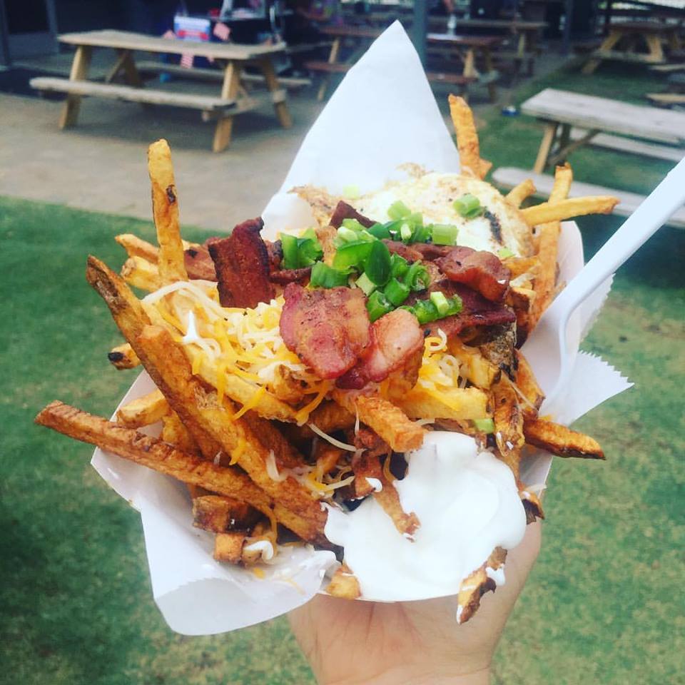 BackYardOnBell's tweet photo. Dinner is served! We have all sorts of food truck goodness tonight for you #Denton https://t.co/fnexAkbQ5i