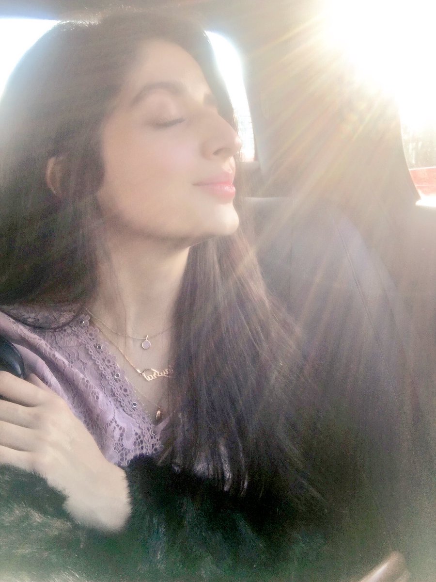 MawraHocane's tweet photo. Sun shine on me ☀️❤️❤️ #London 🇬🇧 https://t.co/tUUjlG9zj3