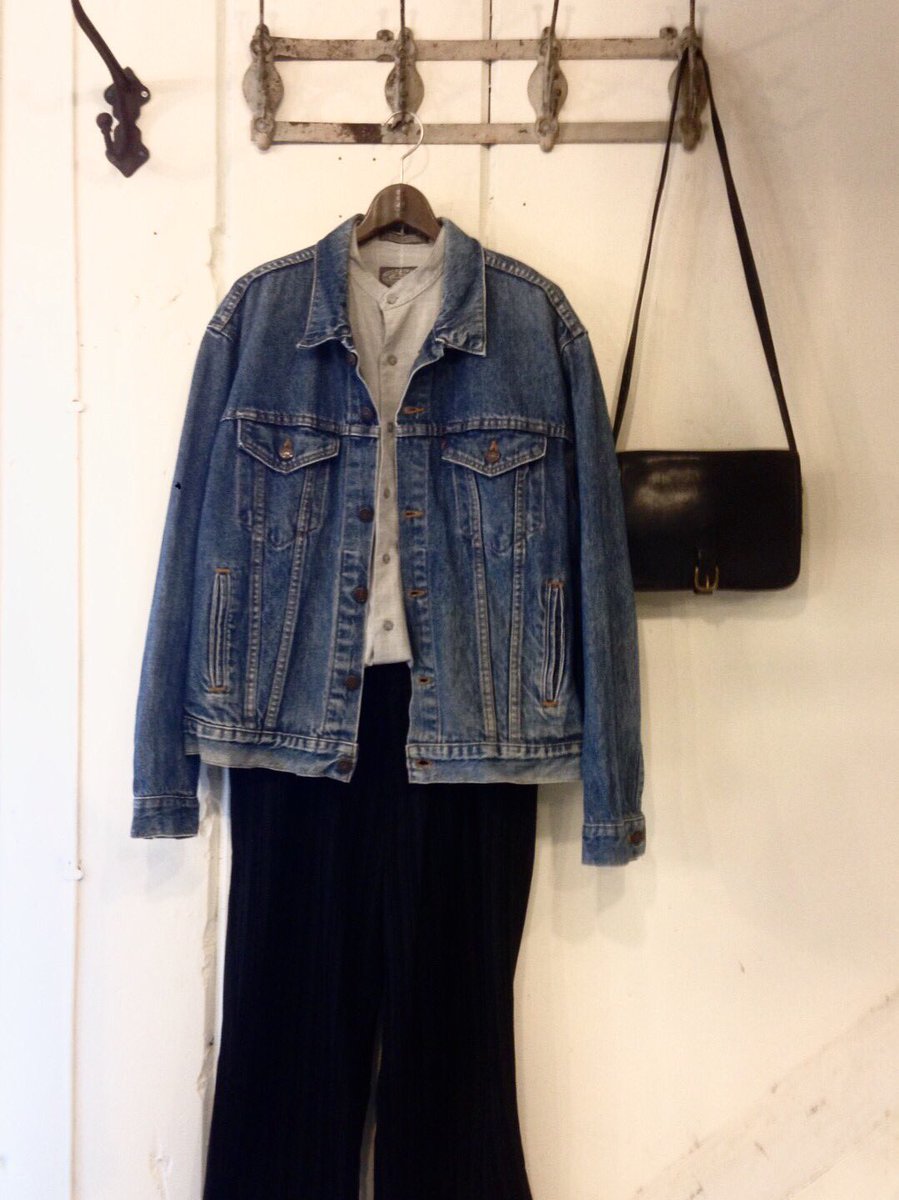ZOOL_Barometz's tweet photo. ノーカラーシャツ
デニムジャケット
スラックス
オールドコーチ
商品のお問い合わせは✉️又は☎️にて…。
#denim
#jacket
#nocollar
#coack
#oldcoach
#Barometz
#vintage https://t.co/LWCHwqPjc1